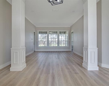 125 Devon Court - Photo Thumbnail 2