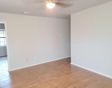114 Opal Street - Photo Thumbnail 2
