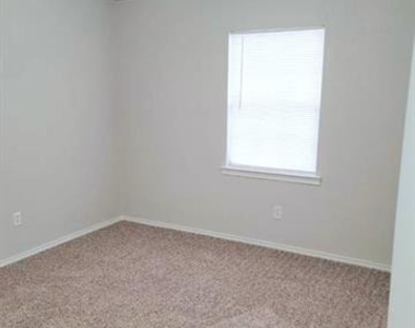114 Opal Street - Photo Thumbnail 13