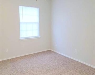 114 Opal Street - Photo Thumbnail 10