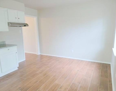 114 Opal Street - Photo Thumbnail 6
