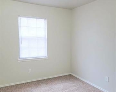 114 Opal Street - Photo Thumbnail 9