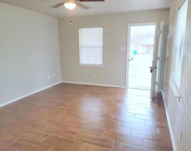 114 Opal Street - Photo Thumbnail 4