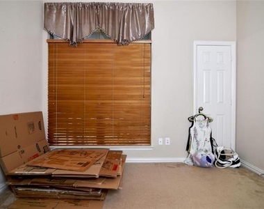 122 Chinaberry Trail - Photo Thumbnail 4