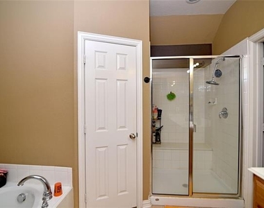 122 Chinaberry Trail - Photo Thumbnail 12