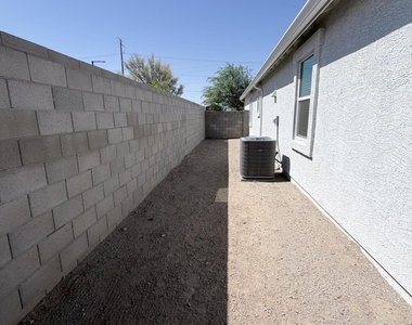 24170 W Flores Drive - Photo Thumbnail 33