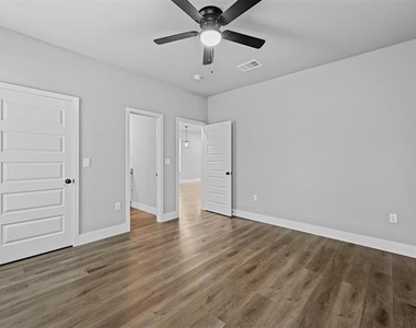 6147 Shawnee Drive - Photo Thumbnail 12