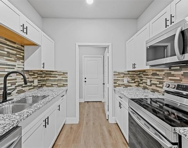 6147 Shawnee Drive - Photo Thumbnail 6