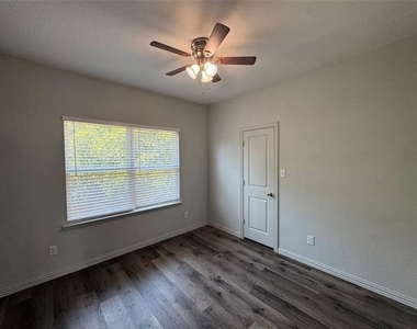 2026 Brookes Street - Photo Thumbnail 9