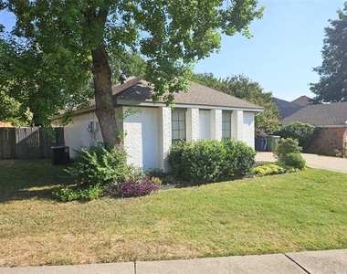 2705 Francisco Drive - Photo Thumbnail 3