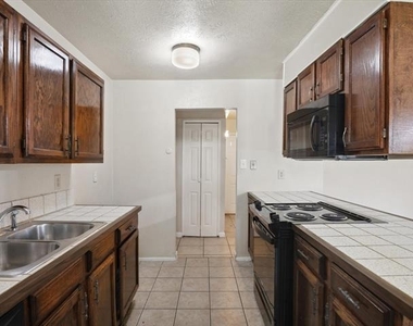 10217 Ironwood Lane - Photo Thumbnail 9