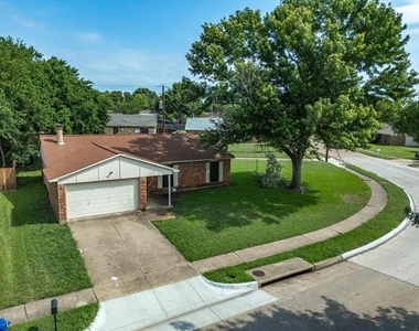 10217 Ironwood Lane - Photo Thumbnail 2