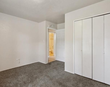 10217 Ironwood Lane - Photo Thumbnail 15