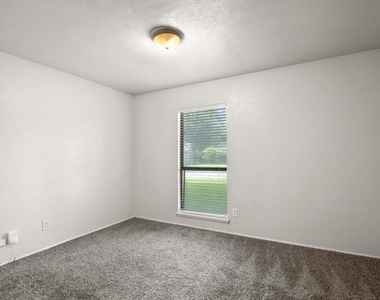 10217 Ironwood Lane - Photo Thumbnail 14
