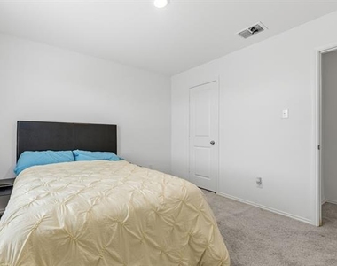 2915 Acacia Drive - Photo Thumbnail 23
