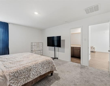 2915 Acacia Drive - Photo Thumbnail 15