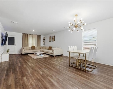 2915 Acacia Drive - Photo Thumbnail 9