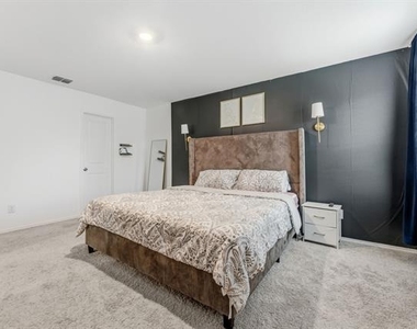 2915 Acacia Drive - Photo Thumbnail 16