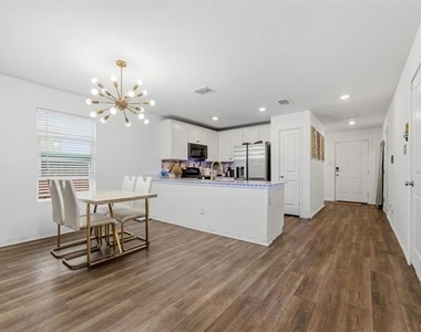 2915 Acacia Drive - Photo Thumbnail 10