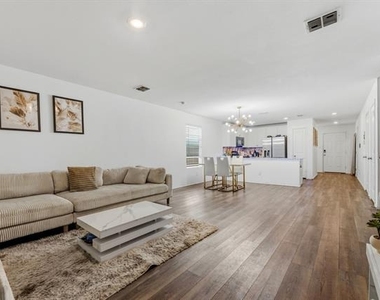 2915 Acacia Drive - Photo Thumbnail 13