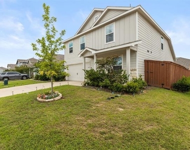 2915 Acacia Drive - Photo Thumbnail 2