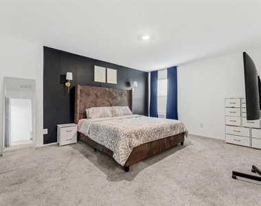 2915 Acacia Drive - Photo Thumbnail 14