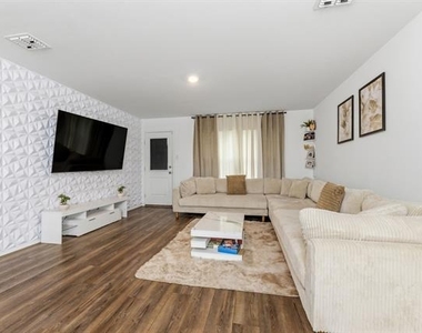 2915 Acacia Drive - Photo Thumbnail 12