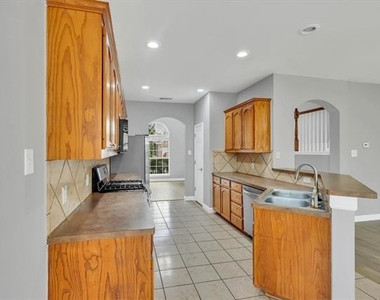 6113 Farrah Drive - Photo Thumbnail 9