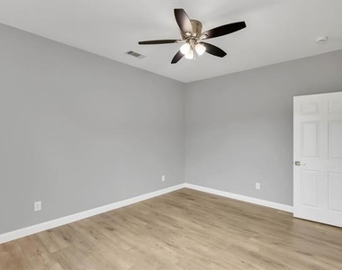 6113 Farrah Drive - Photo Thumbnail 15