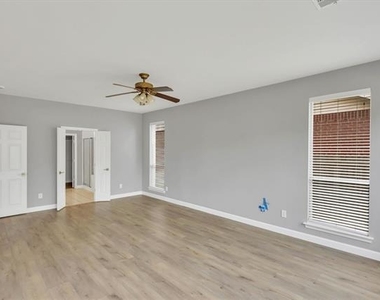 6113 Farrah Drive - Photo Thumbnail 13