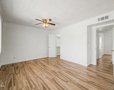 20601 N 33rd Avenue - Photo Thumbnail 12