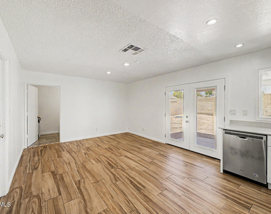 20601 N 33rd Avenue - Photo Thumbnail 6