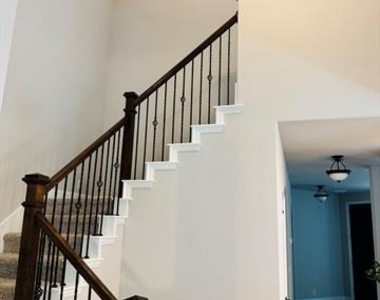 2909 Parkwood Circle - Photo Thumbnail 14