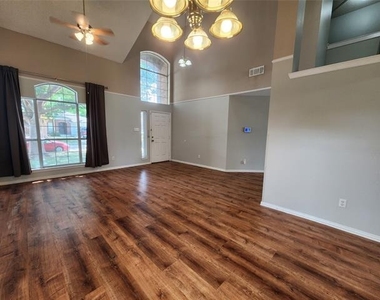 1225 Lake Haven Drive - Photo Thumbnail 9