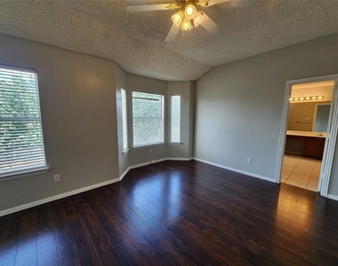 1225 Lake Haven Drive - Photo Thumbnail 16