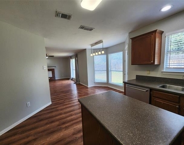 1225 Lake Haven Drive - Photo Thumbnail 7