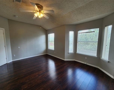 1225 Lake Haven Drive - Photo Thumbnail 10