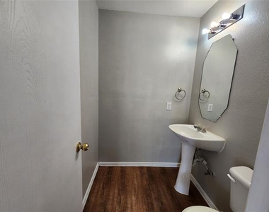 1225 Lake Haven Drive - Photo Thumbnail 2
