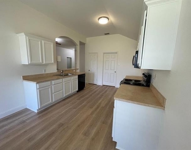 2049 Sunny Side Drive - Photo Thumbnail 5