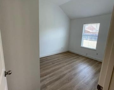 2049 Sunny Side Drive - Photo Thumbnail 15