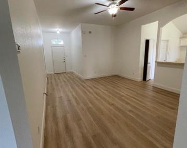 2049 Sunny Side Drive - Photo Thumbnail 2