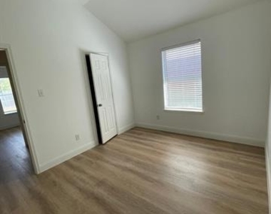 2049 Sunny Side Drive - Photo Thumbnail 16