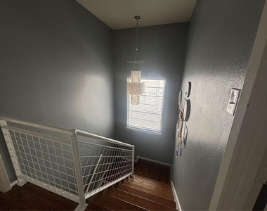 4116 N Hall Street - Photo Thumbnail 11