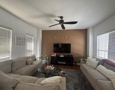 4116 N Hall Street - Photo Thumbnail 8