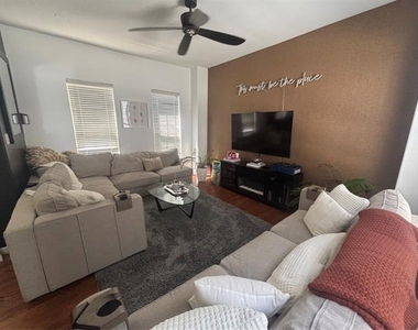 4116 N Hall Street - Photo Thumbnail 9
