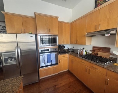 4116 N Hall Street - Photo Thumbnail 3