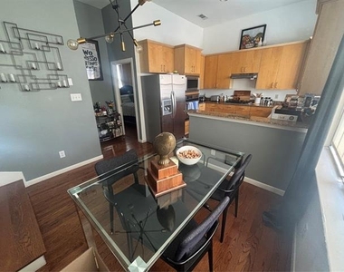 4116 N Hall Street - Photo Thumbnail 5