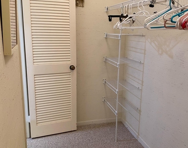 5662 Ainsley Court - Photo Thumbnail 10