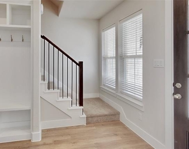 832 Concan Drive - Photo Thumbnail 18