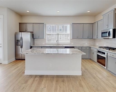 832 Concan Drive - Photo Thumbnail 11